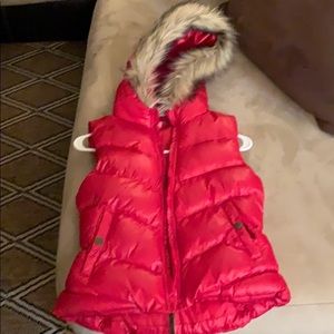 HM red puffer vest